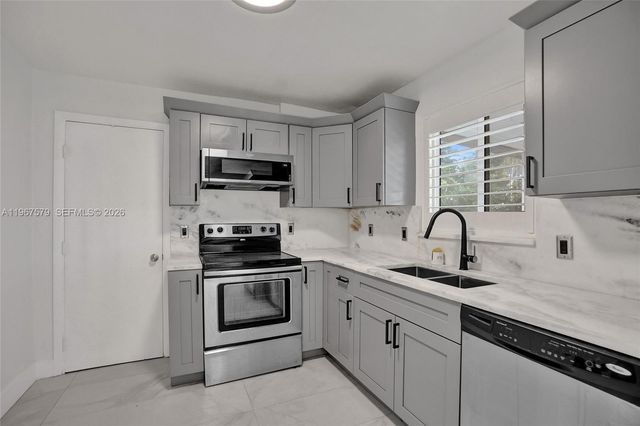 3221 SW 67th Way, Miramar, FL 33023