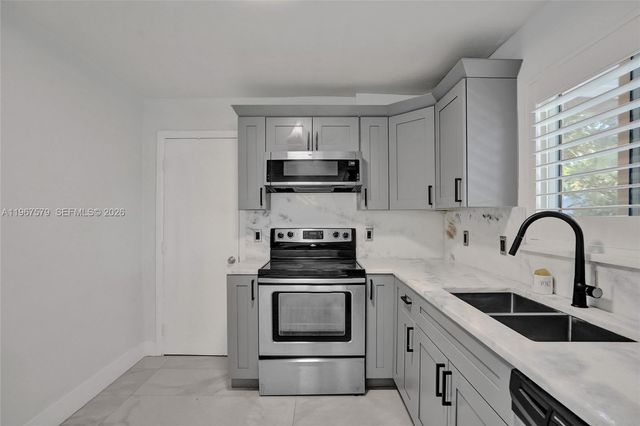 3221 SW 67th Way, Miramar, FL 33023