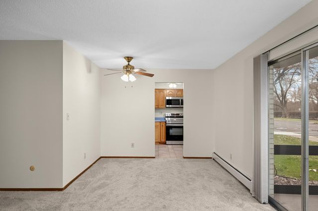 2710 Dale Street N B-116, Roseville, MN 55113