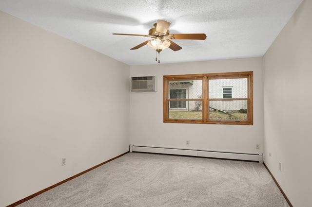 2710 Dale Street N B-116, Roseville, MN 55113