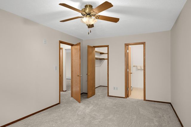 2710 Dale Street N B-116, Roseville, MN 55113