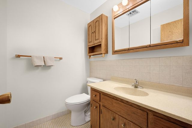 2710 Dale Street N B-116, Roseville, MN 55113