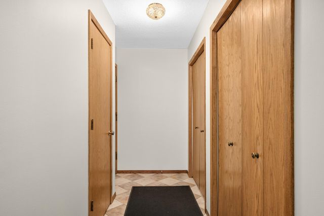 2710 Dale Street N B-116, Roseville, MN 55113