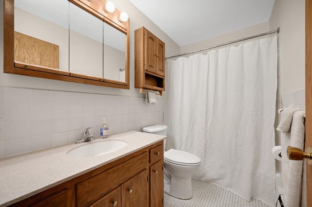 2710 Dale Street N B-116, Roseville, MN 55113