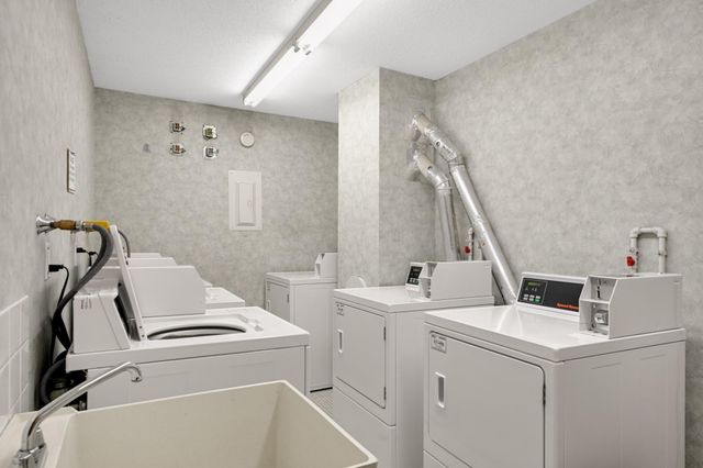 2710 Dale Street N B-116, Roseville, MN 55113