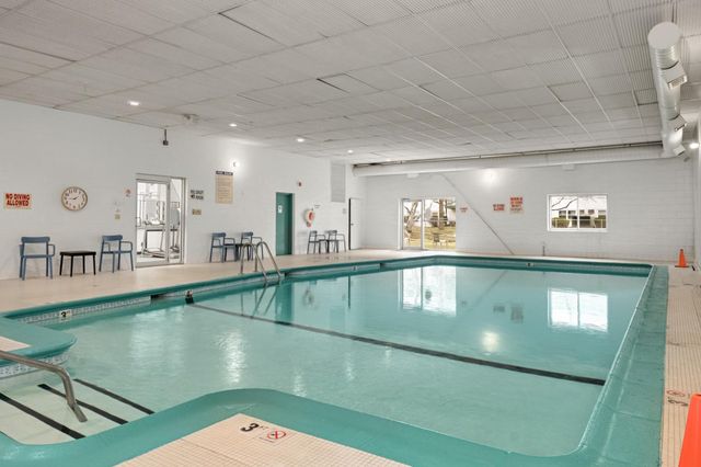 2710 Dale Street N B-116, Roseville, MN 55113