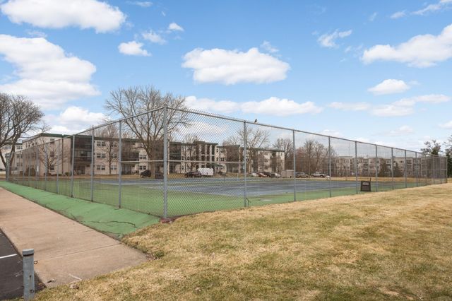 2710 Dale Street N B-116, Roseville, MN 55113