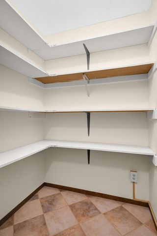 2710 Dale Street N B-116, Roseville, MN 55113