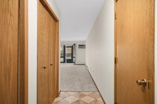 2710 Dale Street N B-116, Roseville, MN 55113