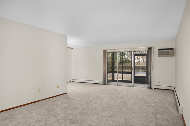 2710 Dale Street N B-116, Roseville, MN 55113