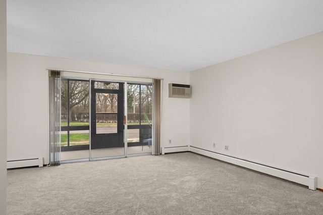 2710 Dale Street N B-116, Roseville, MN 55113