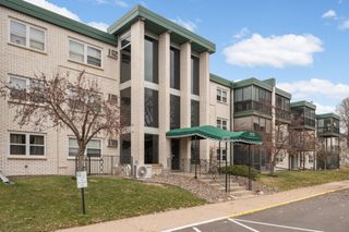 2710 Dale Street N B-116, Roseville, MN 55113