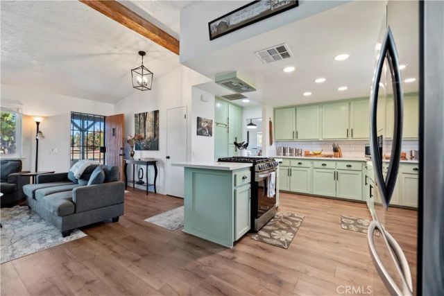 7215 Kourie Way, Oak Hills, CA 92344