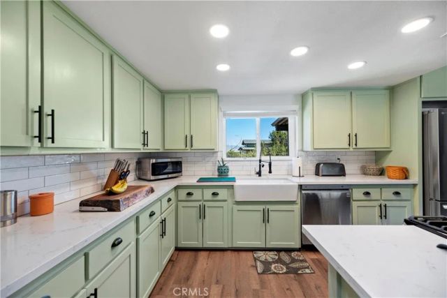 7215 Kourie Way, Oak Hills, CA 92344