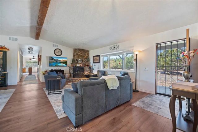 7215 Kourie Way, Oak Hills, CA 92344