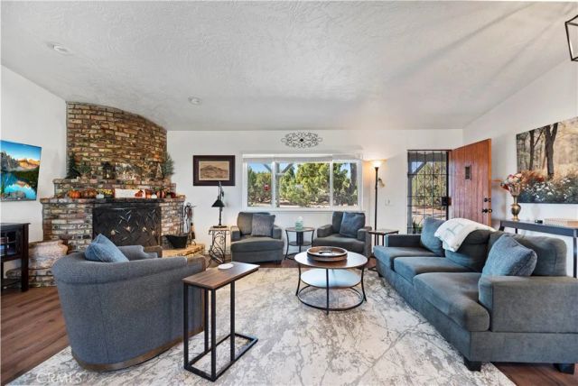 7215 Kourie Way, Oak Hills, CA 92344