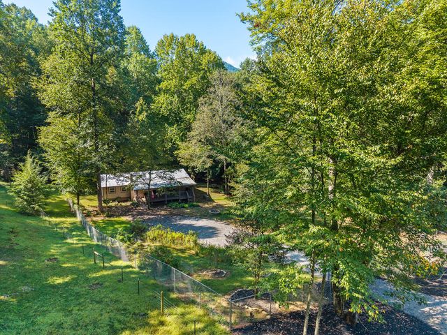 4326 White Oak Drive, Hiawassee, GA 30546