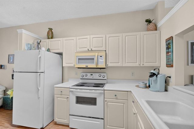 3162 Via Poinciana 6, Lake Worth, FL 33467