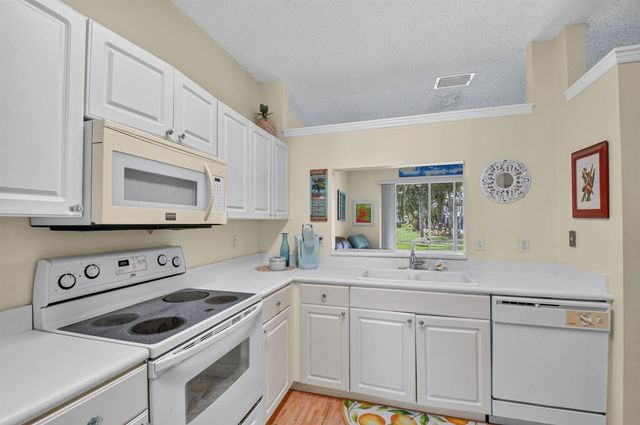 3162 Via Poinciana 6, Lake Worth, FL 33467
