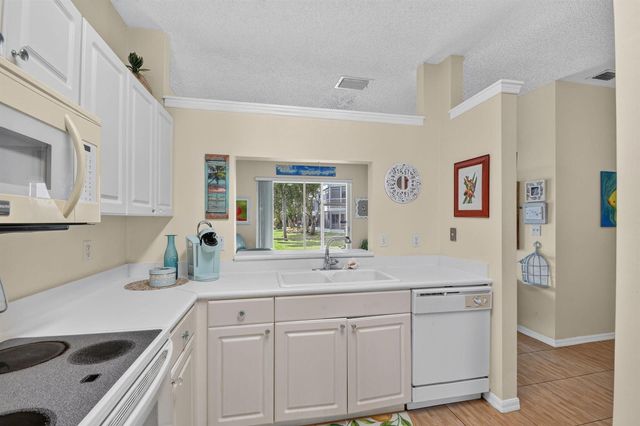 3162 Via Poinciana 6, Lake Worth, FL 33467
