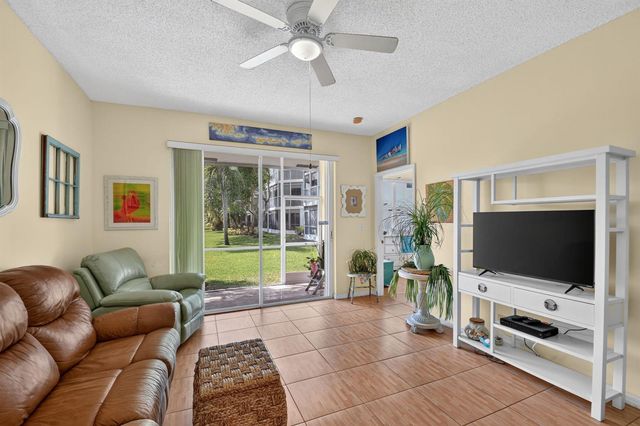 3162 Via Poinciana 6, Lake Worth, FL 33467