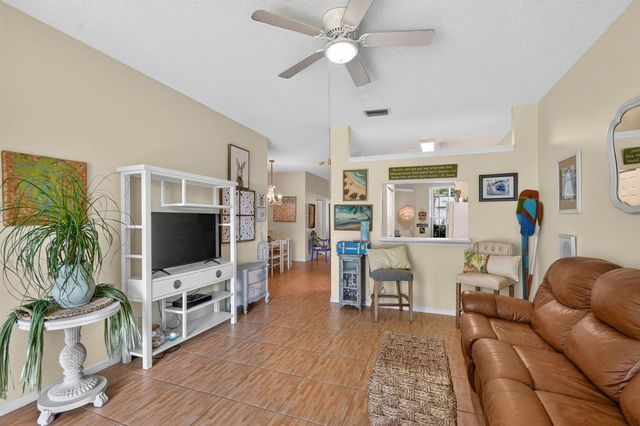 3162 Via Poinciana 6, Lake Worth, FL 33467