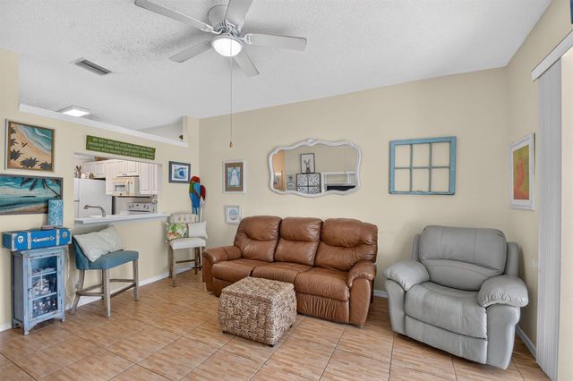 3162 Via Poinciana 6, Lake Worth, FL 33467