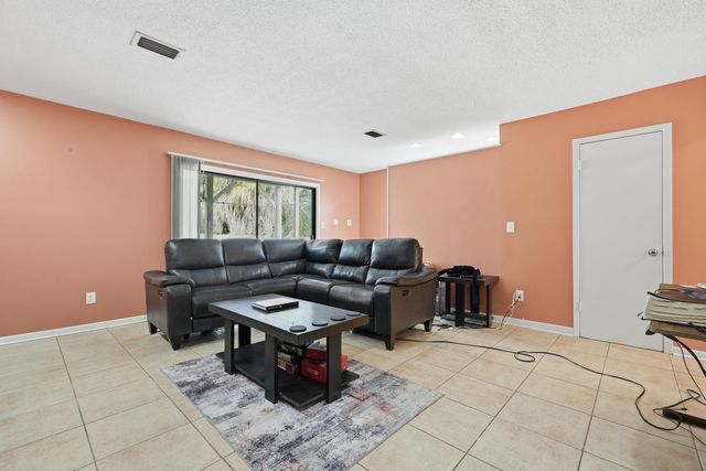 41 12th Street 68, Shalimar, FL 32579