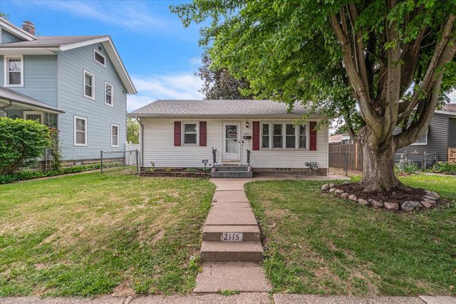 2115 W Pleasant Street, Davenport, IA 52804