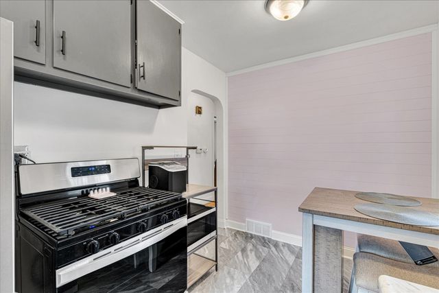 2115 W Pleasant Street, Davenport, IA 52804