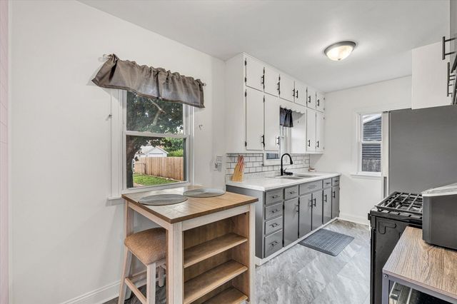 2115 W Pleasant Street, Davenport, IA 52804