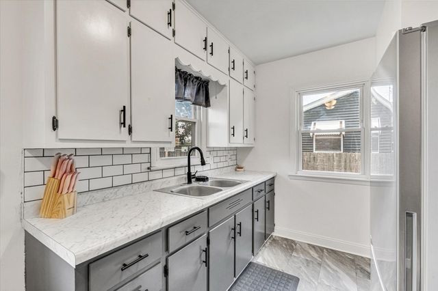2115 W Pleasant Street, Davenport, IA 52804