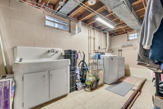 2115 W Pleasant Street, Davenport, IA 52804
