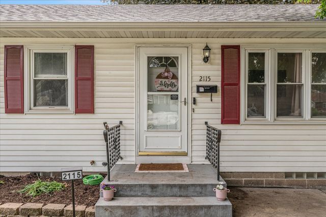 2115 W Pleasant Street, Davenport, IA 52804