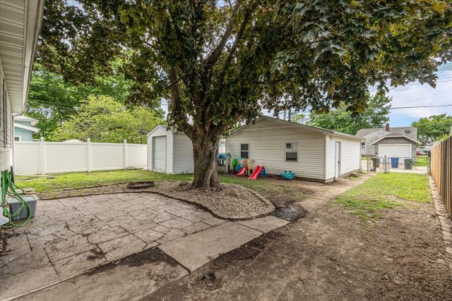 2115 W Pleasant Street, Davenport, IA 52804