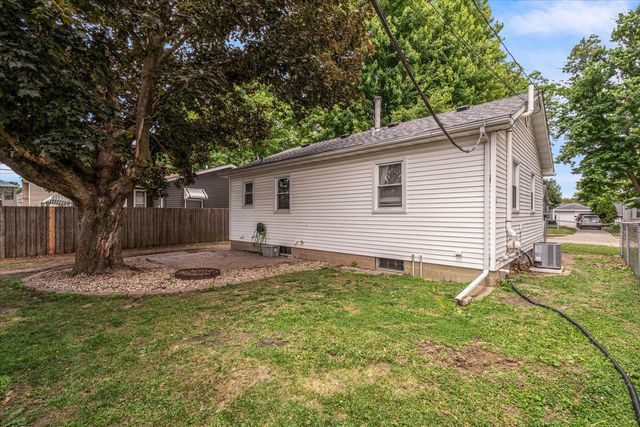 2115 W Pleasant Street, Davenport, IA 52804