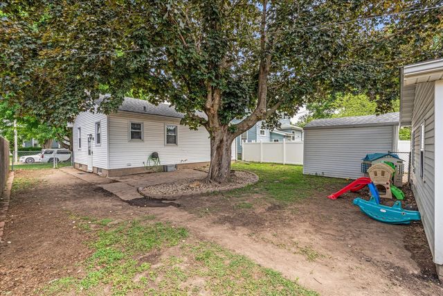 2115 W Pleasant Street, Davenport, IA 52804