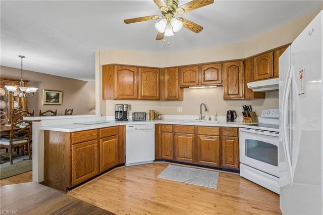 867 Belvoir CIR, Newport News, VA 23608