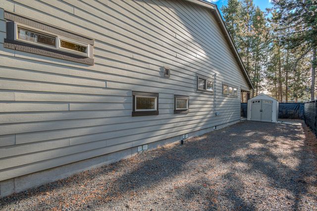 16501 Charlotte Day Drive, La Pine, OR 97739