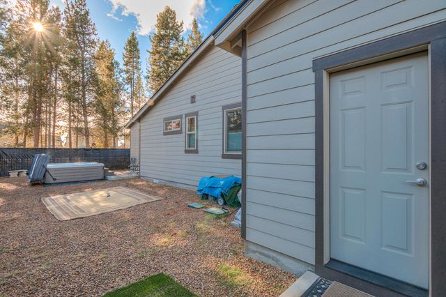 16501 Charlotte Day Drive, La Pine, OR 97739