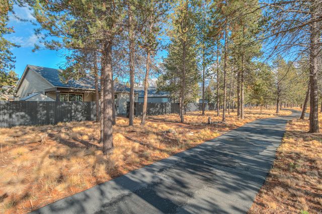 16501 Charlotte Day Drive, La Pine, OR 97739