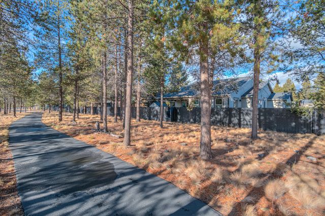16501 Charlotte Day Drive, La Pine, OR 97739