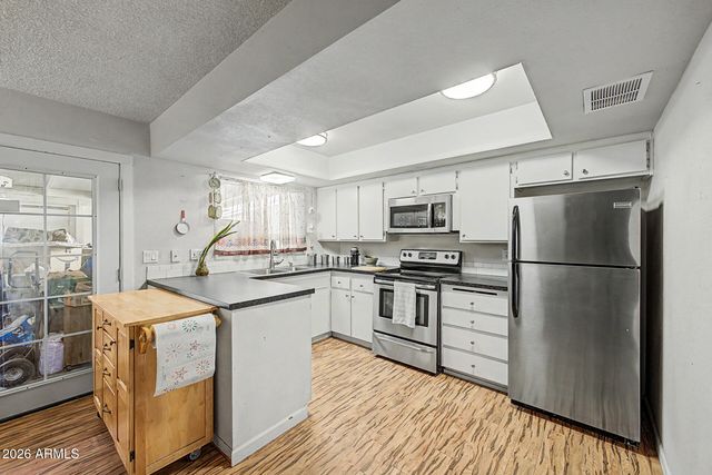 6534 N 43RD Avenue, Glendale, AZ 85301
