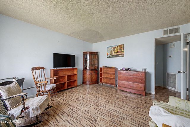 6534 N 43RD Avenue, Glendale, AZ 85301