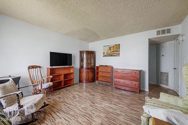 6534 N 43RD Avenue, Glendale, AZ 85301