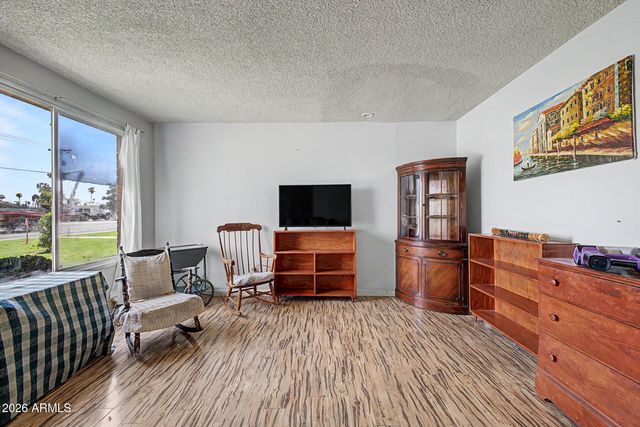 6534 N 43RD Avenue, Glendale, AZ 85301