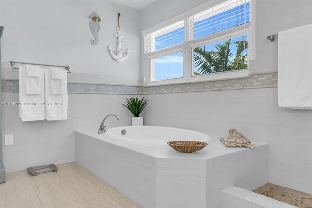 511 4th St, Key Colony, FL 33051