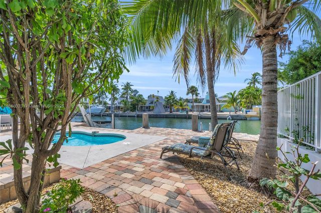 511 4th St, Key Colony, FL 33051