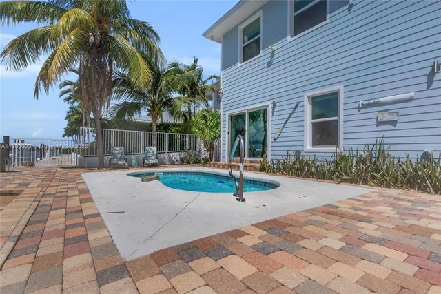 511 4th St, Key Colony, FL 33051