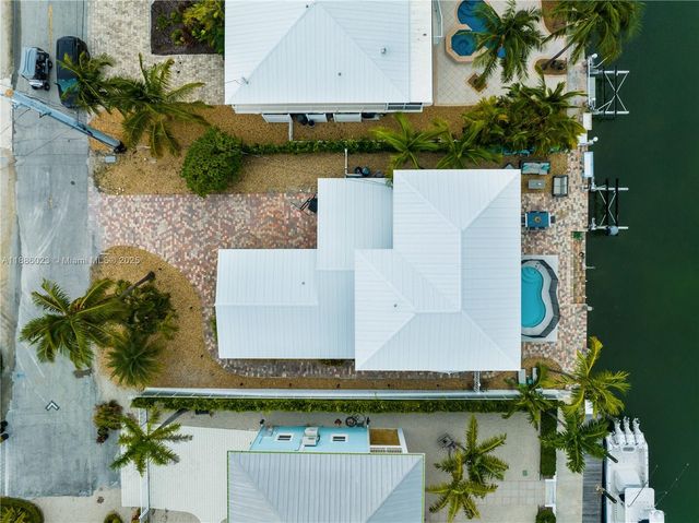 511 4th St, Key Colony, FL 33051